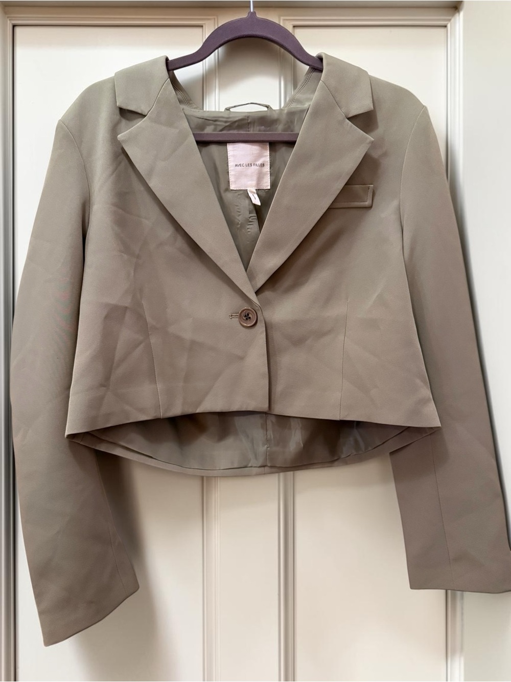Avec Les Filles Cropped Blazer in soft olive